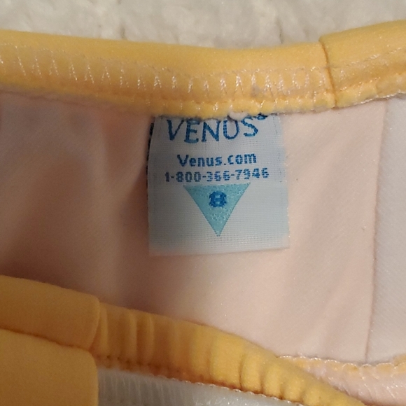 Bikini - Picture 2 of 5